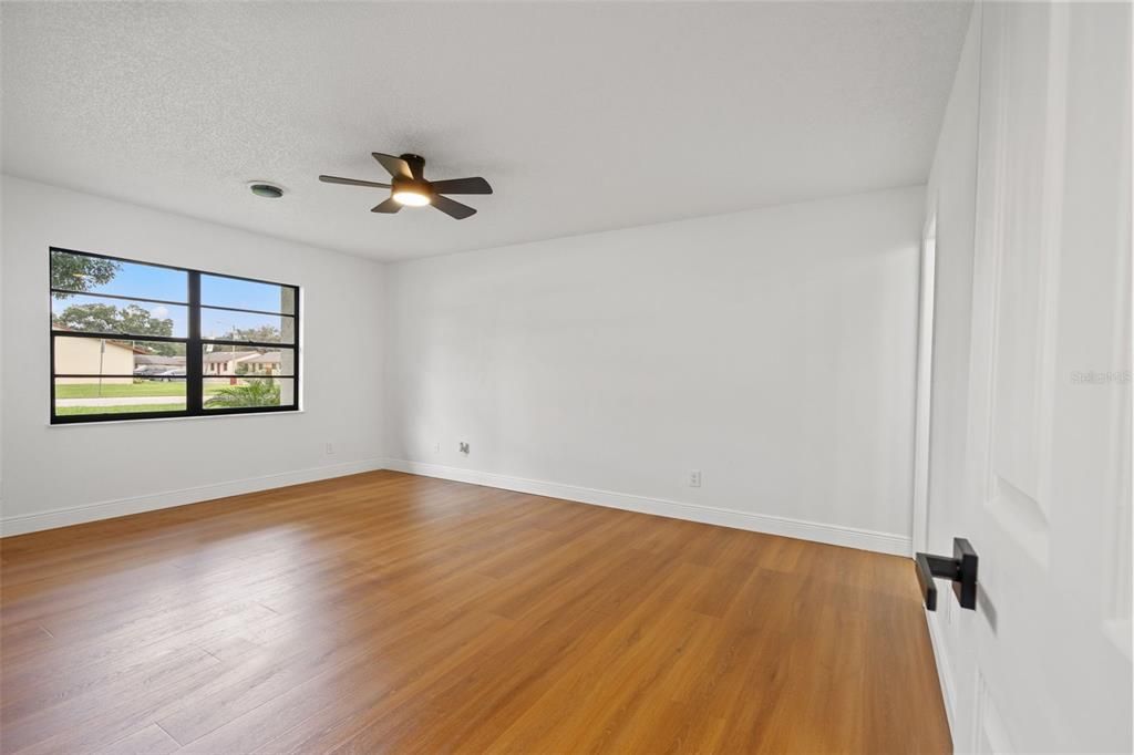 For Sale: $340,000 (3 beds, 2 baths, 1663 Square Feet)