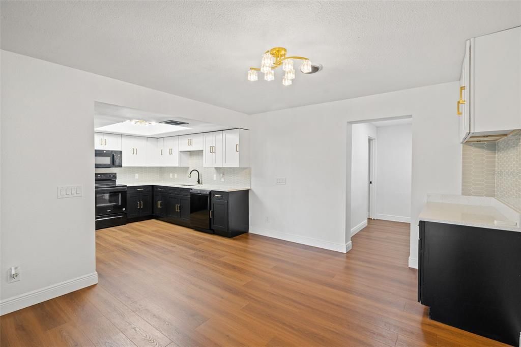 For Sale: $340,000 (3 beds, 2 baths, 1663 Square Feet)