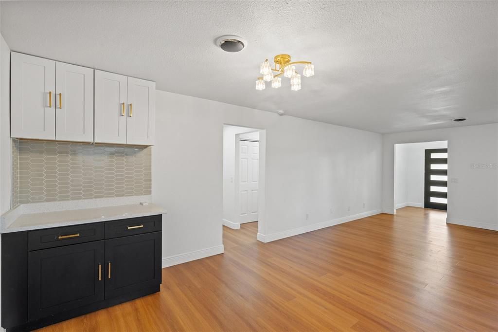 For Sale: $340,000 (3 beds, 2 baths, 1663 Square Feet)