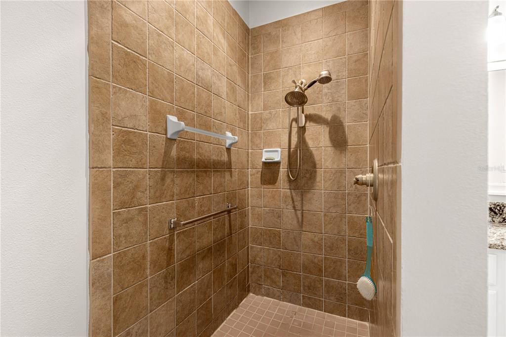 For Rent: $2,000 (3 beds, 3 baths, 1850 Square Feet)