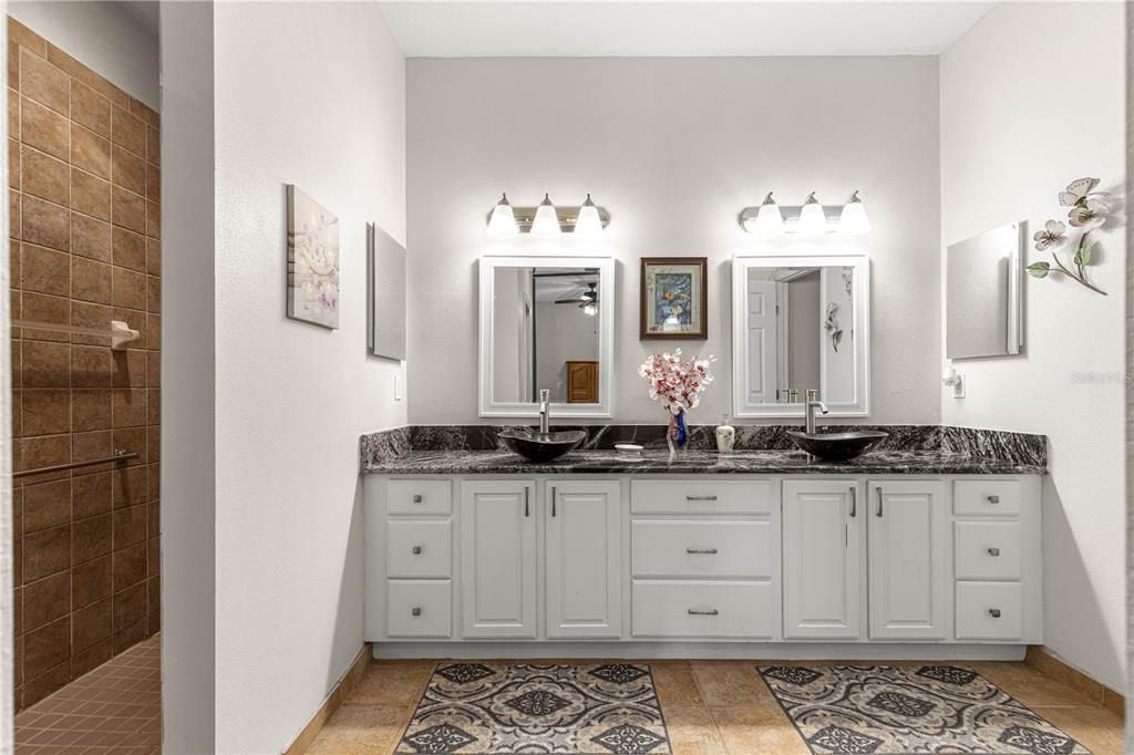 For Rent: $2,000 (3 beds, 3 baths, 1850 Square Feet)