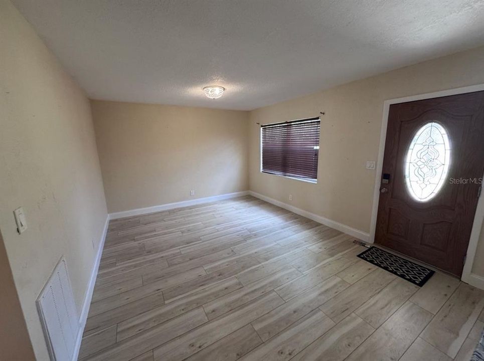 For Rent: $3,000 (3 beds, 2 baths, 2083 Square Feet)