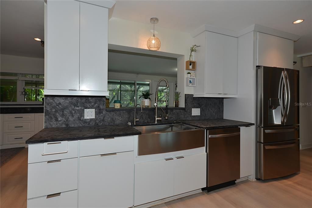 For Sale: $779,000 (2 beds, 2 baths, 2084 Square Feet)
