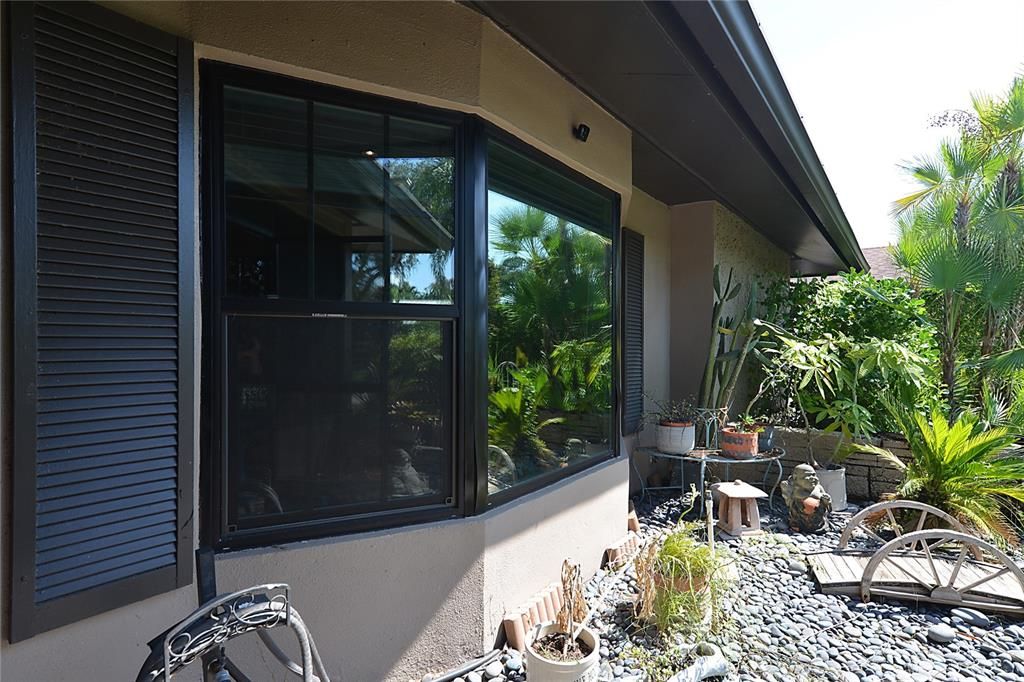 For Sale: $779,000 (2 beds, 2 baths, 2084 Square Feet)