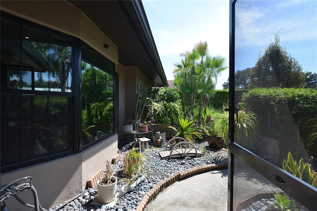 For Sale: $779,000 (2 beds, 2 baths, 2084 Square Feet)