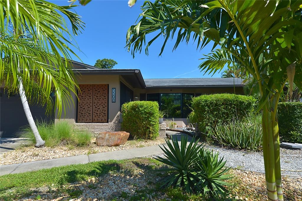 For Sale: $779,000 (2 beds, 2 baths, 2084 Square Feet)