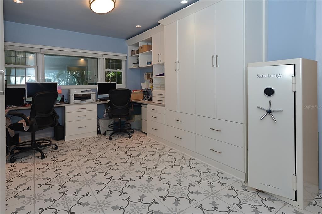 For Sale: $779,000 (2 beds, 2 baths, 2084 Square Feet)