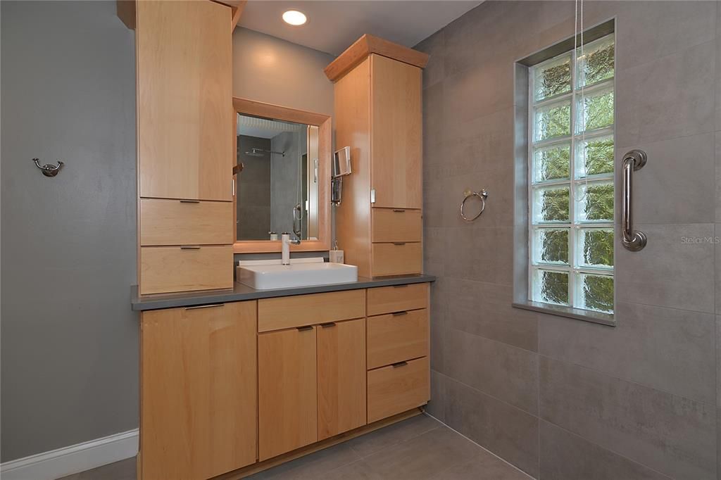 For Sale: $779,000 (2 beds, 2 baths, 2084 Square Feet)
