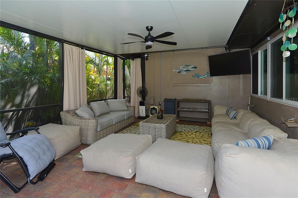 For Sale: $779,000 (2 beds, 2 baths, 2084 Square Feet)