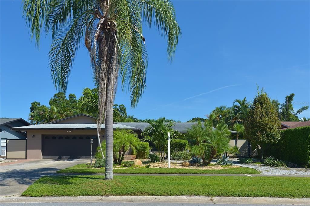 For Sale: $779,000 (2 beds, 2 baths, 2084 Square Feet)