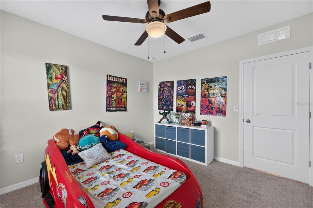 For Sale: $550,000 (5 beds, 3 baths, 2605 Square Feet)