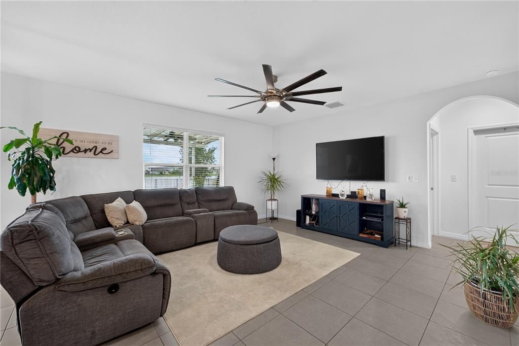 For Sale: $550,000 (5 beds, 3 baths, 2605 Square Feet)