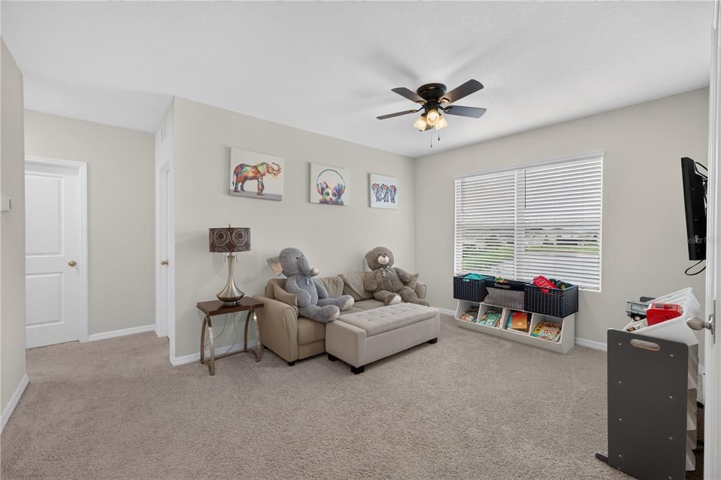 For Sale: $550,000 (5 beds, 3 baths, 2605 Square Feet)