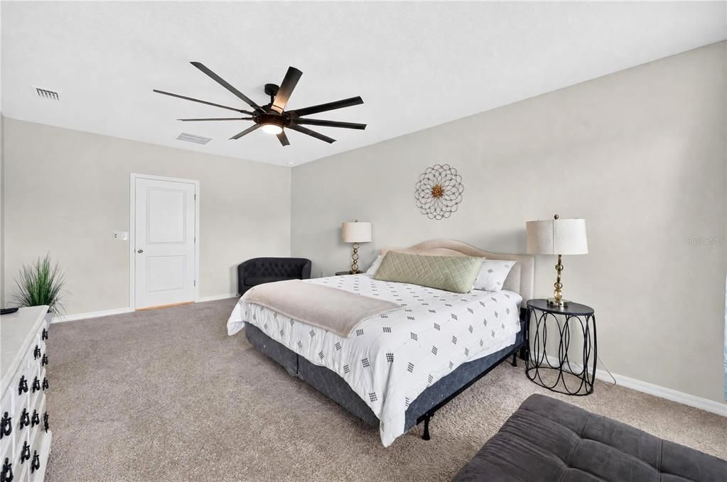 For Sale: $550,000 (5 beds, 3 baths, 2605 Square Feet)