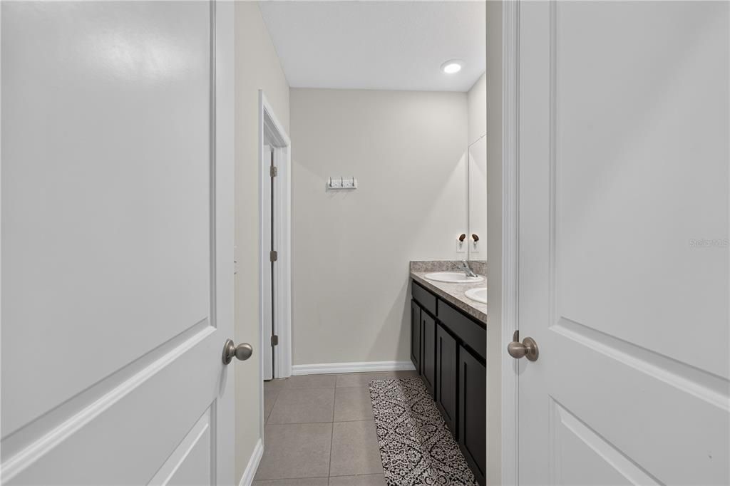 For Sale: $550,000 (5 beds, 3 baths, 2605 Square Feet)