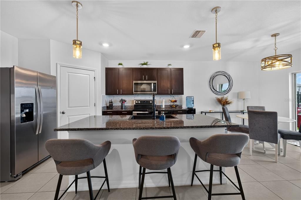 For Sale: $550,000 (5 beds, 3 baths, 2605 Square Feet)