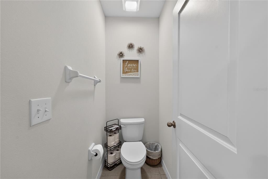 For Sale: $550,000 (5 beds, 3 baths, 2605 Square Feet)