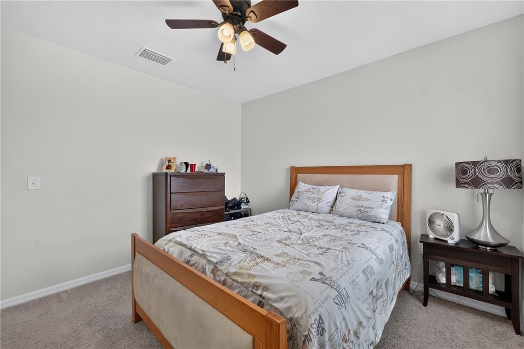 For Sale: $550,000 (5 beds, 3 baths, 2605 Square Feet)