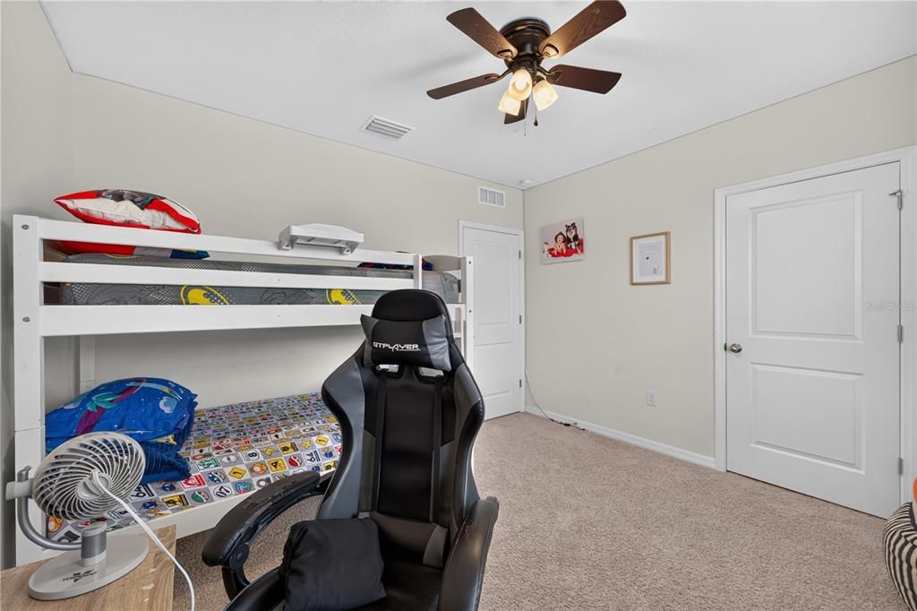 For Sale: $550,000 (5 beds, 3 baths, 2605 Square Feet)