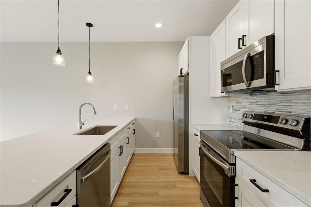 For Sale: $459,000 (6 beds, 0 baths, 2472 Square Feet)