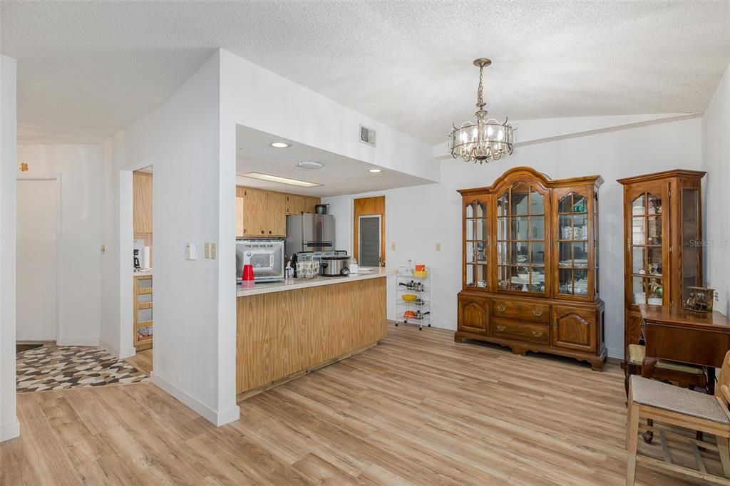 For Sale: $279,900 (2 beds, 2 baths, 1608 Square Feet)