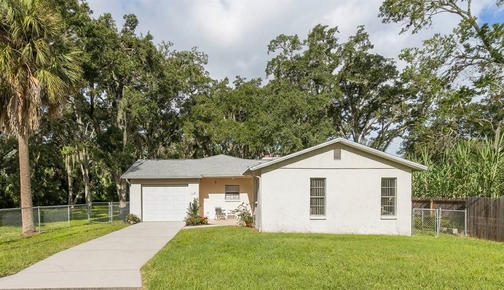 For Sale: $279,900 (2 beds, 2 baths, 1608 Square Feet)