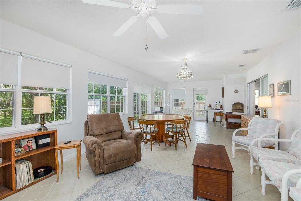For Sale: $279,900 (2 beds, 2 baths, 1608 Square Feet)