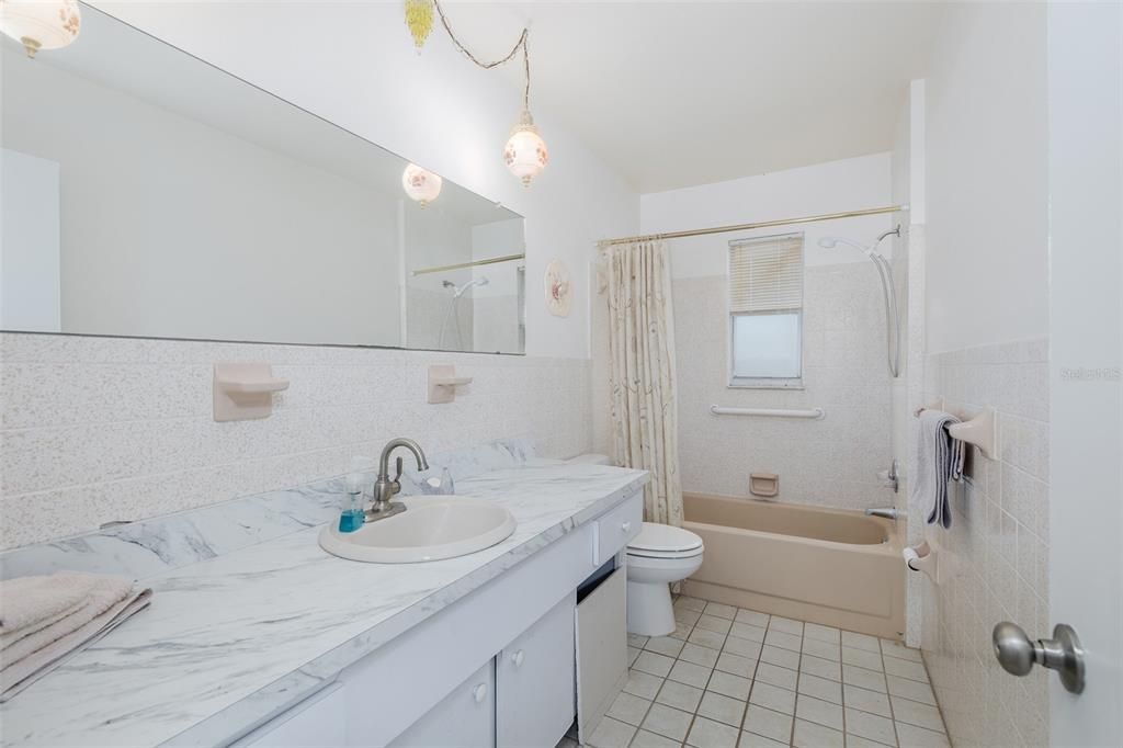 For Sale: $279,900 (2 beds, 2 baths, 1608 Square Feet)