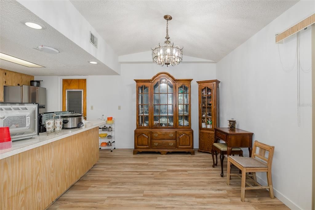 For Sale: $279,900 (2 beds, 2 baths, 1608 Square Feet)