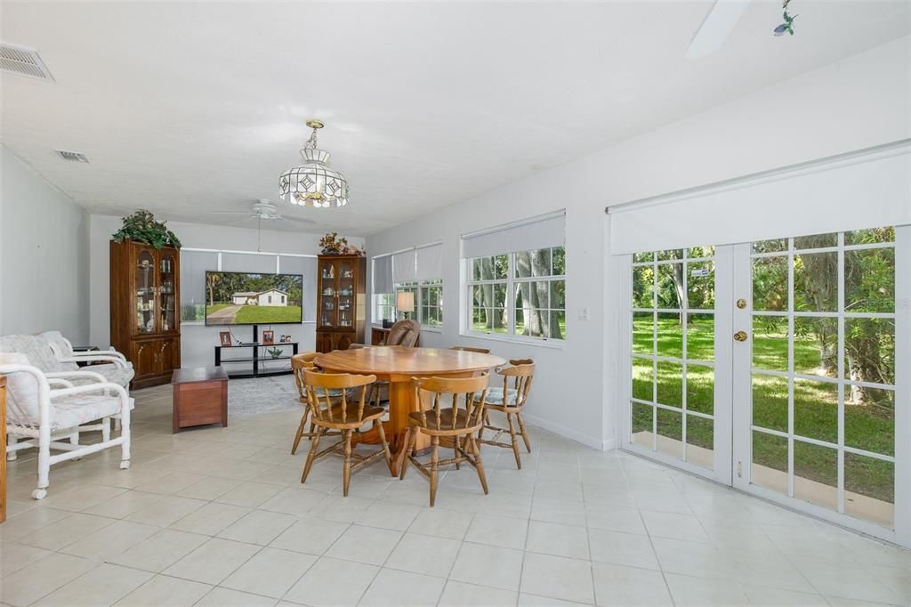 For Sale: $279,900 (2 beds, 2 baths, 1608 Square Feet)