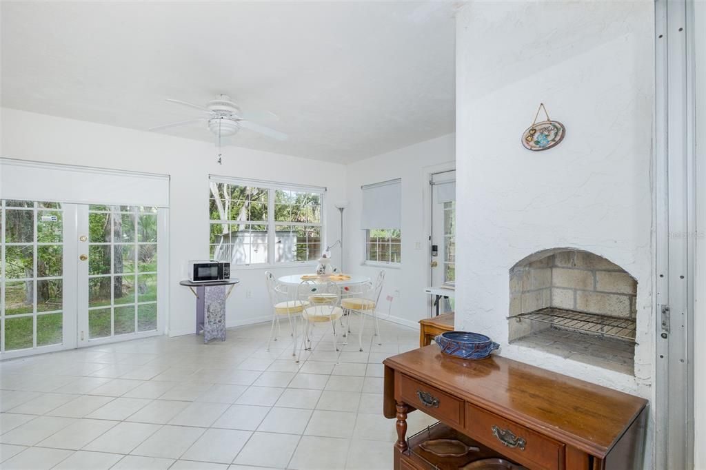 For Sale: $279,900 (2 beds, 2 baths, 1608 Square Feet)