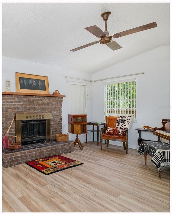 For Sale: $279,900 (2 beds, 2 baths, 1608 Square Feet)