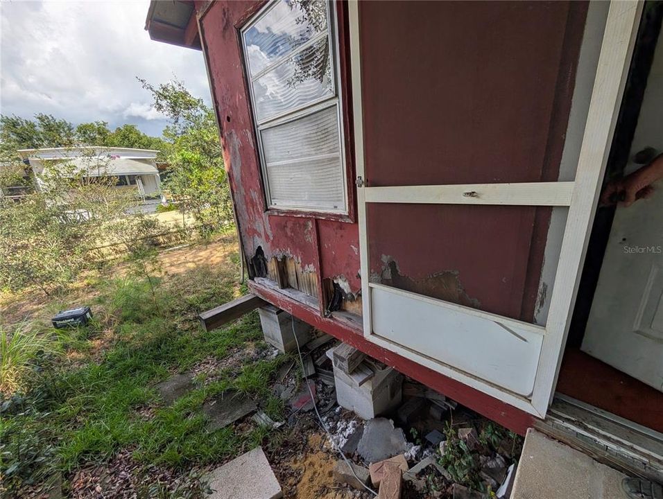 For Sale: $64,999 (1 beds, 1 baths, 400 Square Feet)