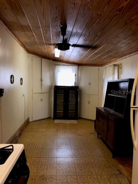 For Sale: $125,000 (1 beds, 1 baths, 648 Square Feet)