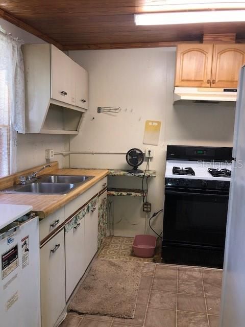For Sale: $125,000 (1 beds, 1 baths, 648 Square Feet)