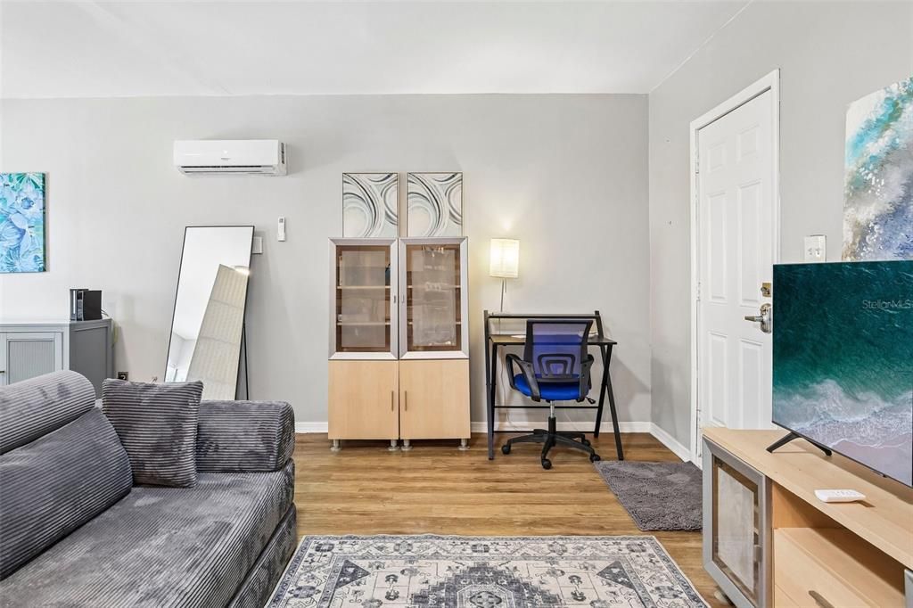 В аренду: $1,700 (0 спален, 1 ванн, 612 Квадратных фут)