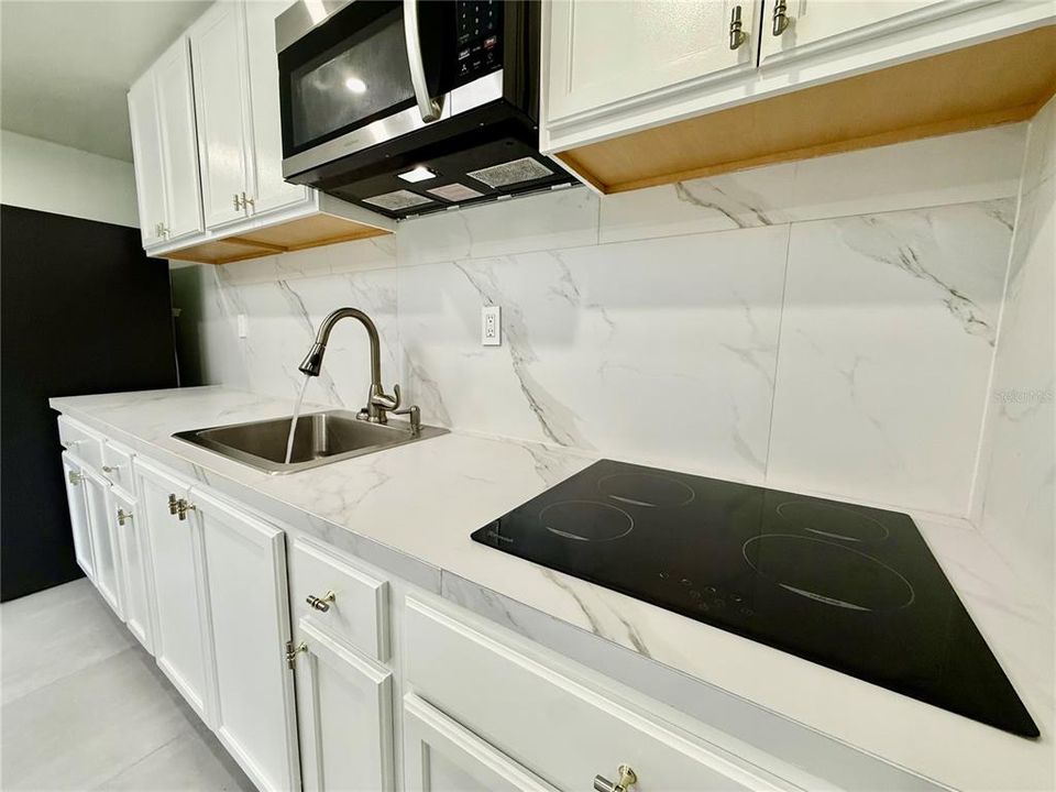 For Rent: $1,400 (1 beds, 1 baths, 415 Square Feet)