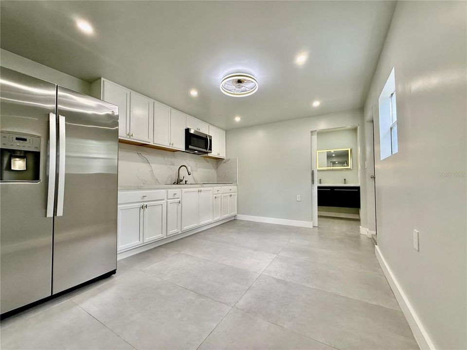 For Rent: $1,400 (1 beds, 1 baths, 415 Square Feet)
