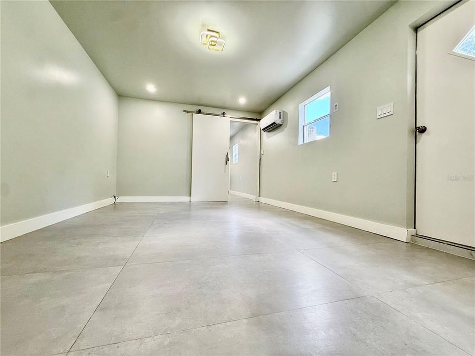 For Rent: $1,400 (1 beds, 1 baths, 415 Square Feet)