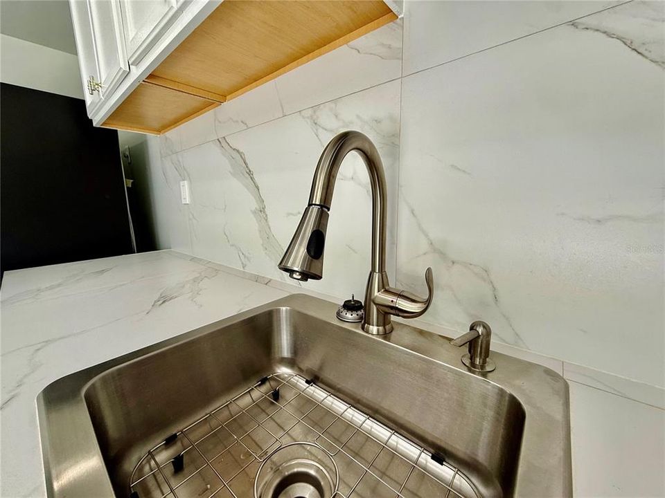 For Rent: $1,400 (1 beds, 1 baths, 415 Square Feet)