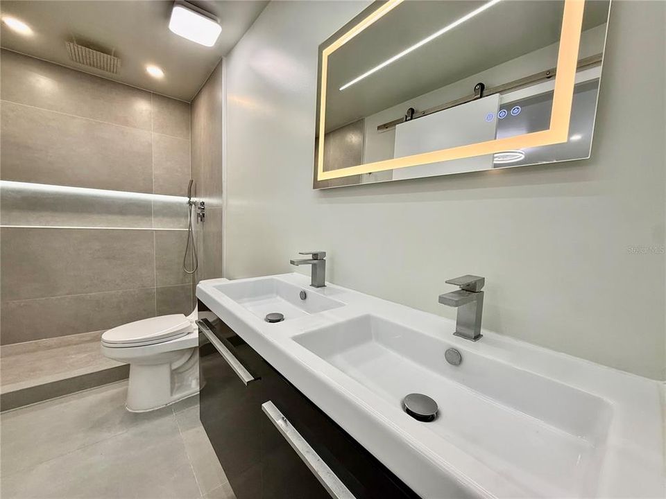 For Rent: $1,400 (1 beds, 1 baths, 415 Square Feet)