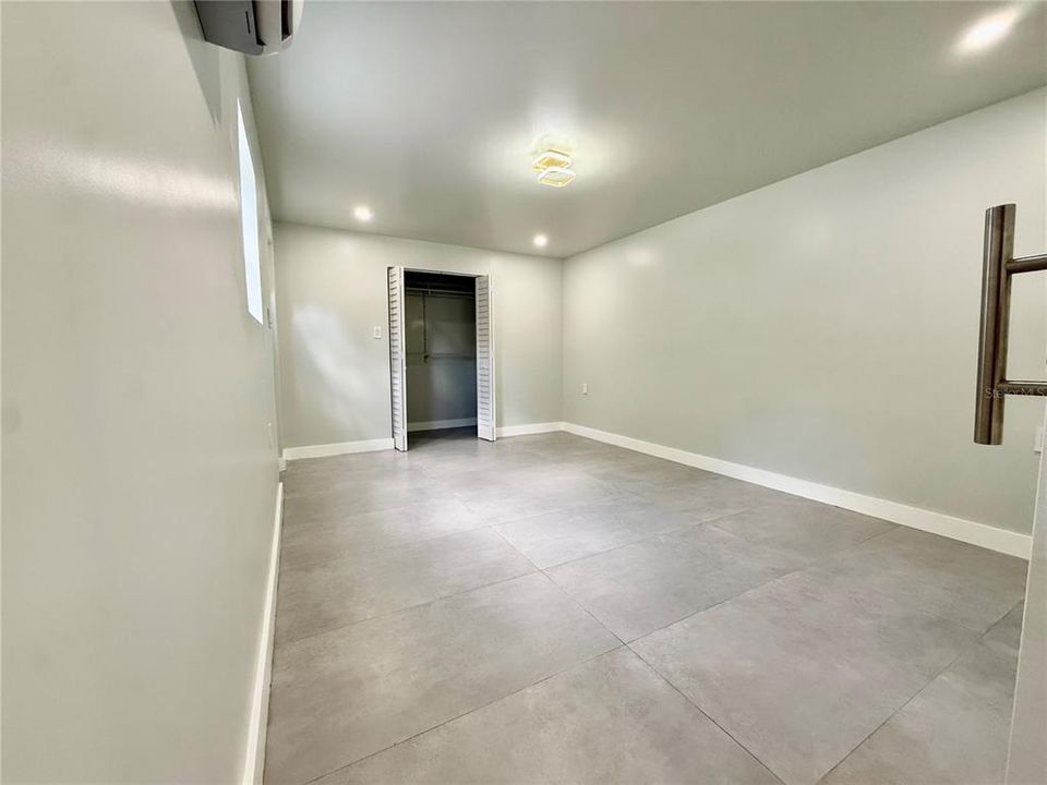 For Rent: $1,400 (1 beds, 1 baths, 415 Square Feet)
