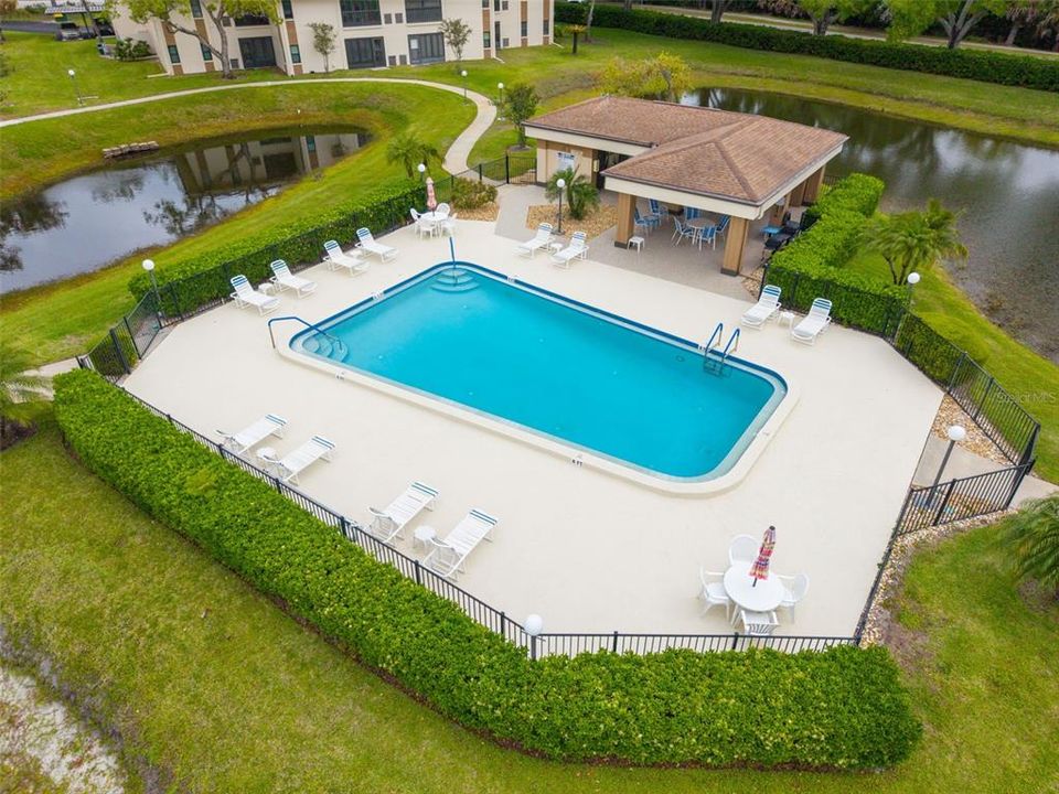 For Sale: $199,900 (2 beds, 2 baths, 1000 Square Feet)