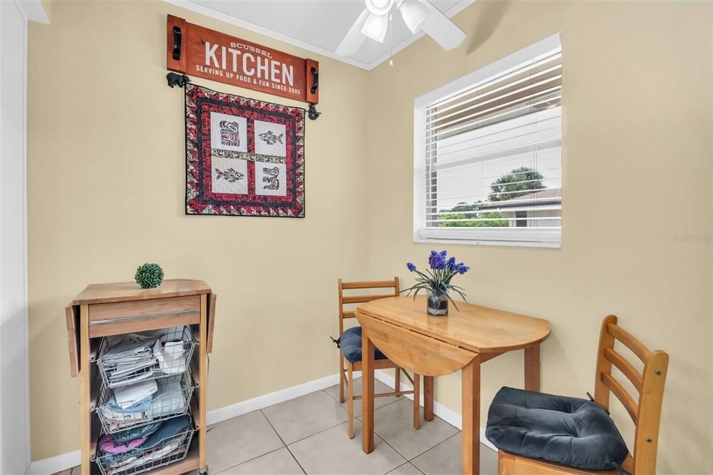 For Sale: $199,900 (2 beds, 2 baths, 1000 Square Feet)