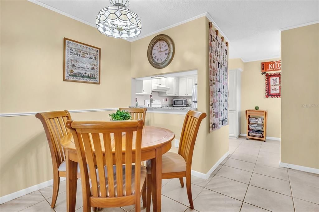 For Sale: $199,900 (2 beds, 2 baths, 1000 Square Feet)