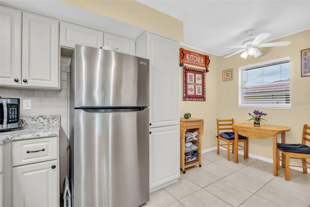 For Sale: $199,900 (2 beds, 2 baths, 1000 Square Feet)
