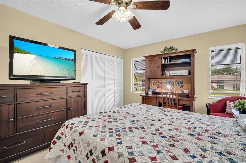 For Sale: $199,900 (2 beds, 2 baths, 1000 Square Feet)