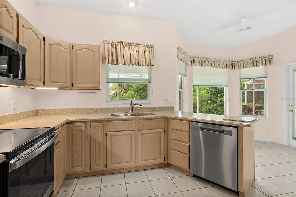 Active With Contract: $289,999 (3 beds, 2 baths, 1858 Square Feet)
