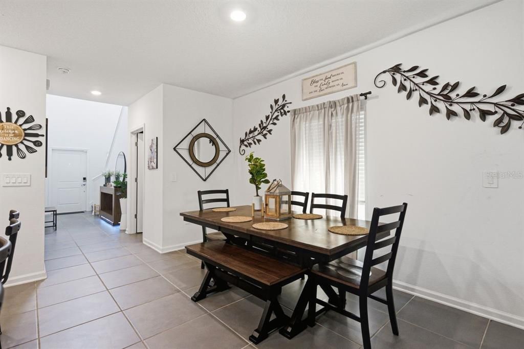 En Venta: $379,500 (5 camas, 2 baños, 2430 Pies cuadrados)