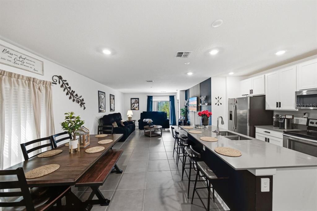 En Venta: $379,500 (5 camas, 2 baños, 2430 Pies cuadrados)